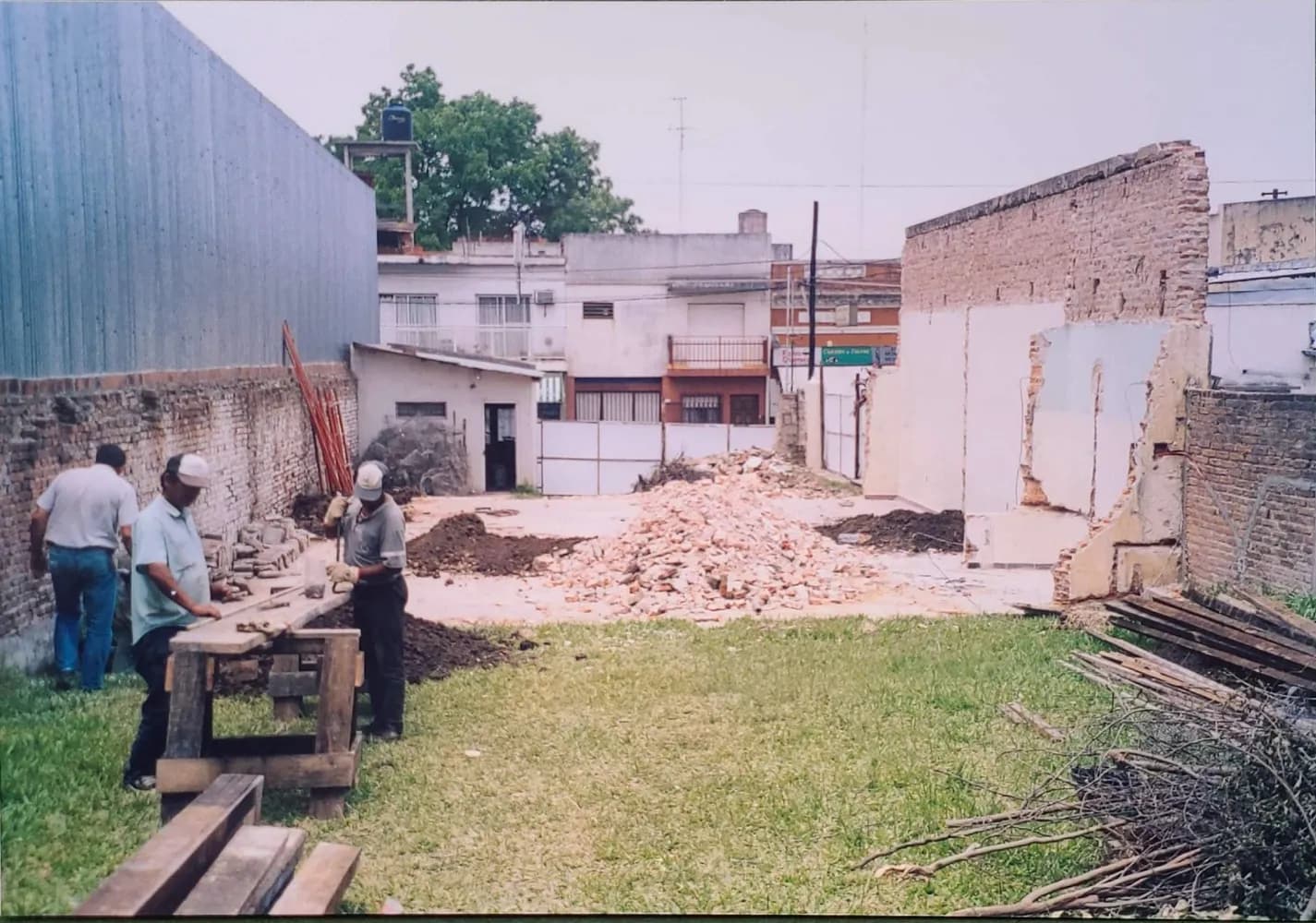 El terreno de Las Heras 331 durante las tareas previas a la obra